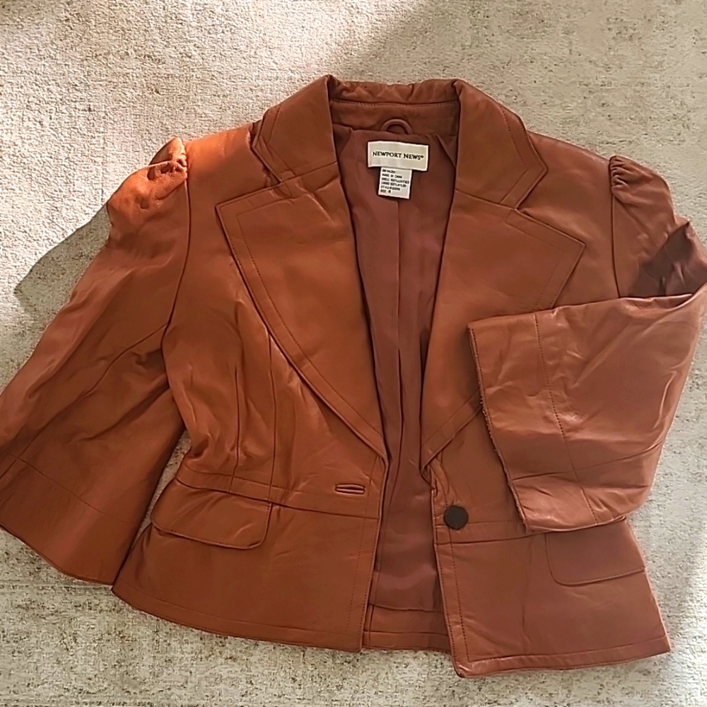 STYLISH Newport News Cropped Leather Jacket